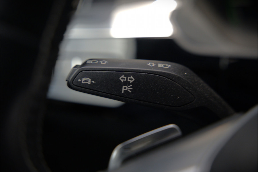 Audi e-tron 50 quattro S edition 71 kWh | S Line | Black Edition | Panoramadak | Memory Seats | Camera | Luchtvering | Adaptive Cruise Control | Keyless | Matrix LED | Leder | Stoelverwarming | NAP | BTW