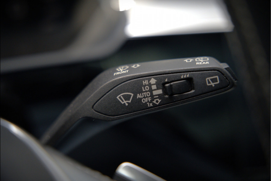 Audi e-tron 50 quattro S edition 71 kWh | S Line | Black Edition | Panoramadak | Memory Seats | Camera | Luchtvering | Adaptive Cruise Control | Keyless | Matrix LED | Leder | Stoelverwarming | NAP | BTW