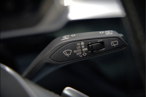 Audi e-tron 50 quattro S edition 71 kWh | S Line | Black Edition | Panoramadak | Memory Seats | Camera | Luchtvering | Adaptive Cruise Control | Keyless | Matrix LED | Leder | Stoelverwarming | NAP | BTW