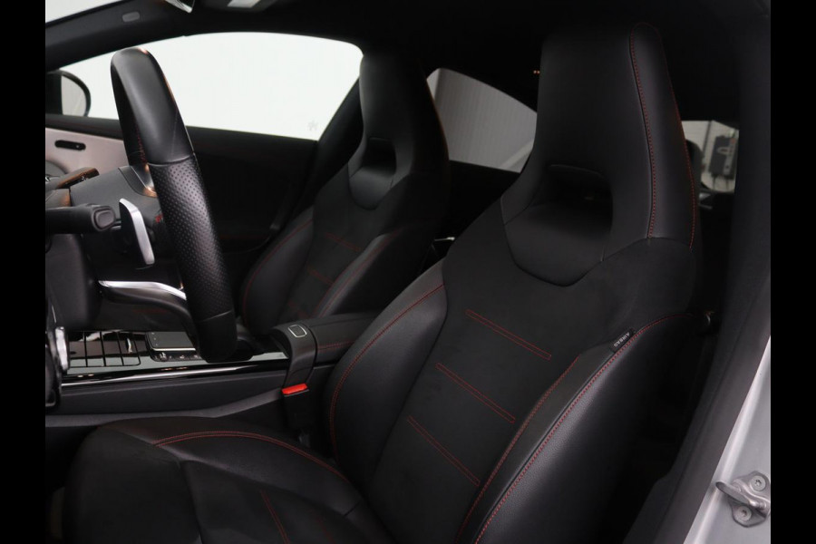 Mercedes-Benz CLA-Klasse 250e AMG Night | Stoelverwarming | Leder/Alcantara | Camera | Widescreen | Navigatie | Full LED | Sportstoelen