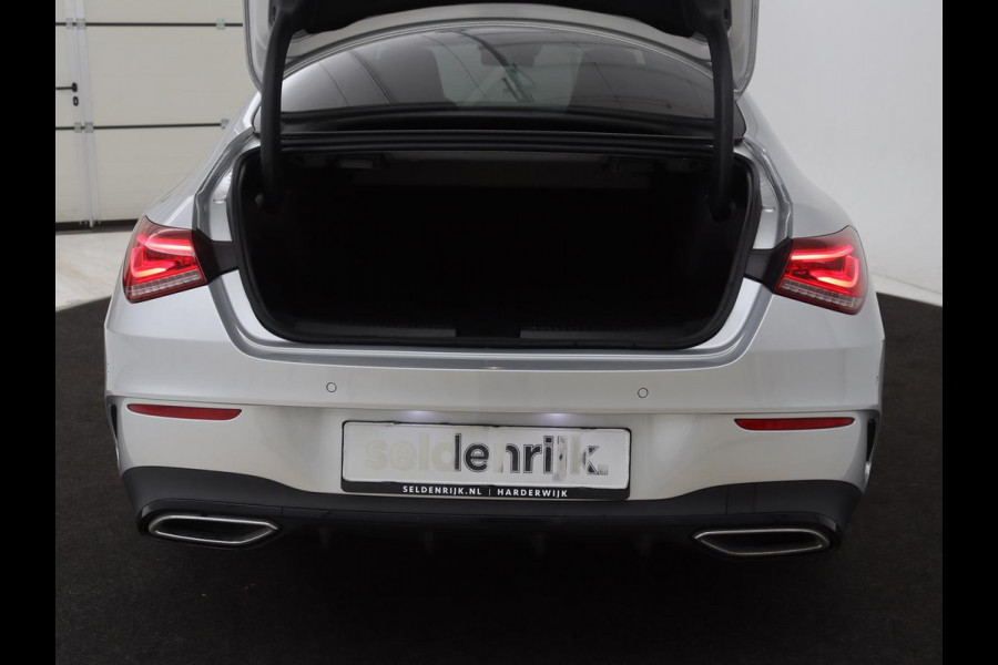 Mercedes-Benz CLA-Klasse 250e AMG Night | Stoelverwarming | Leder/Alcantara | Camera | Widescreen | Navigatie | Full LED | Sportstoelen