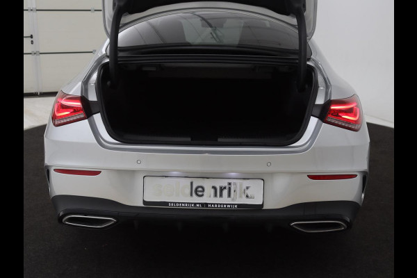 Mercedes-Benz CLA-Klasse 250e AMG Night | Stoelverwarming | Leder/Alcantara | Camera | Widescreen | Navigatie | Full LED | Sportstoelen