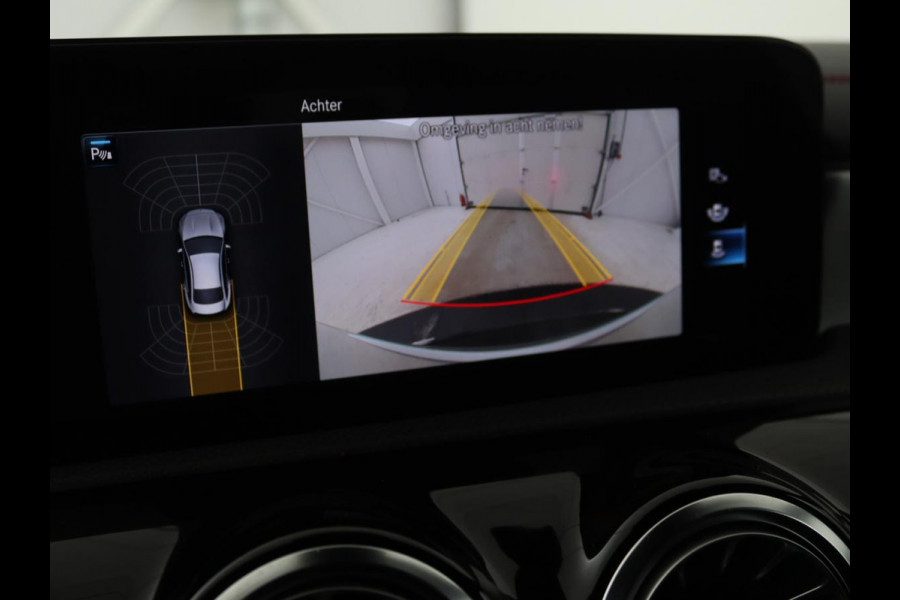 Mercedes-Benz CLA-Klasse 250e AMG Night | Stoelverwarming | Leder/Alcantara | Camera | Widescreen | Navigatie | Full LED | Sportstoelen