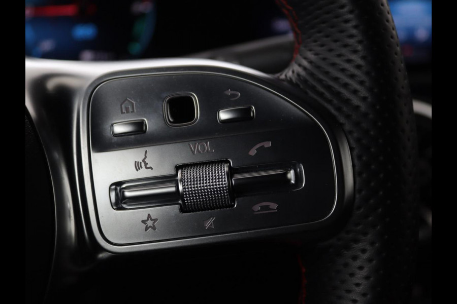 Mercedes-Benz CLA-Klasse 250e AMG Night | Stoelverwarming | Leder/Alcantara | Camera | Widescreen | Navigatie | Full LED | Sportstoelen