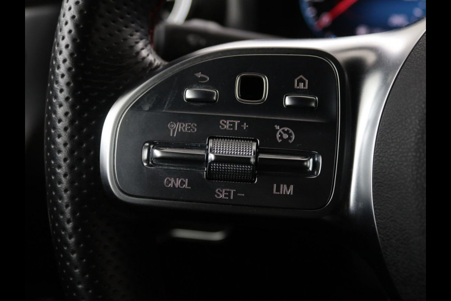 Mercedes-Benz CLA-Klasse 250e AMG Night | Stoelverwarming | Leder/Alcantara | Camera | Widescreen | Navigatie | Full LED | Sportstoelen