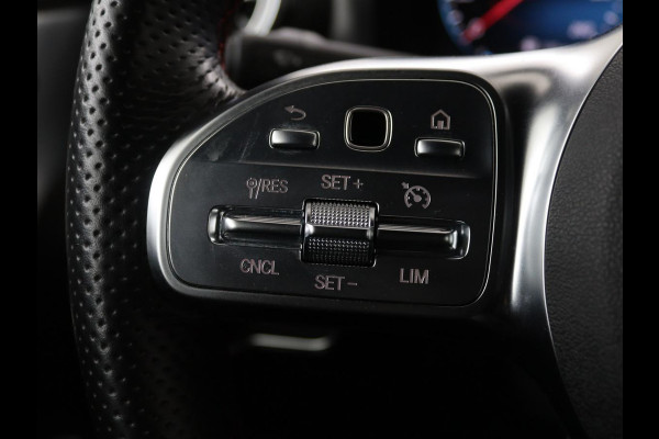 Mercedes-Benz CLA-Klasse 250e AMG Night | Stoelverwarming | Leder/Alcantara | Camera | Widescreen | Navigatie | Full LED | Sportstoelen