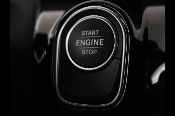 Mercedes-Benz CLA-Klasse 250e AMG Night | Stoelverwarming | Leder/Alcantara | Camera | Widescreen | Navigatie | Full LED | Sportstoelen