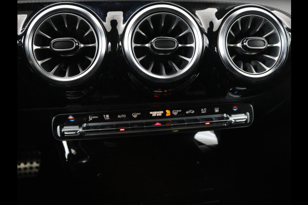 Mercedes-Benz CLA-Klasse 250e AMG Night | Stoelverwarming | Leder/Alcantara | Camera | Widescreen | Navigatie | Full LED | Sportstoelen