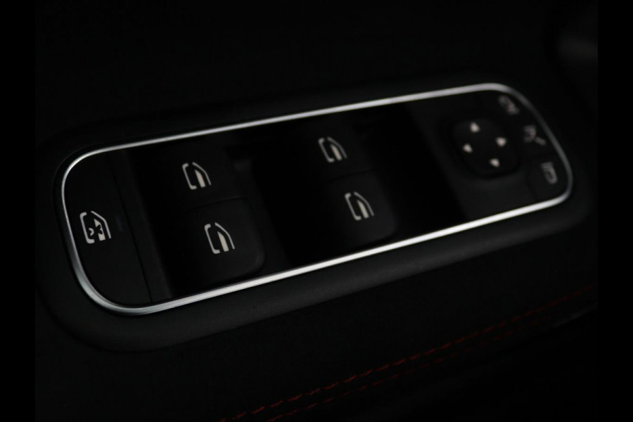 Mercedes-Benz CLA-Klasse 250e AMG Night | Stoelverwarming | Leder/Alcantara | Camera | Widescreen | Navigatie | Full LED | Sportstoelen