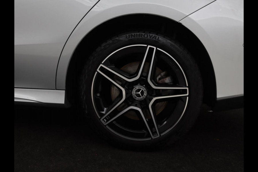 Mercedes-Benz CLA-Klasse 250e AMG Night | Stoelverwarming | Leder/Alcantara | Camera | Widescreen | Navigatie | Full LED | Sportstoelen
