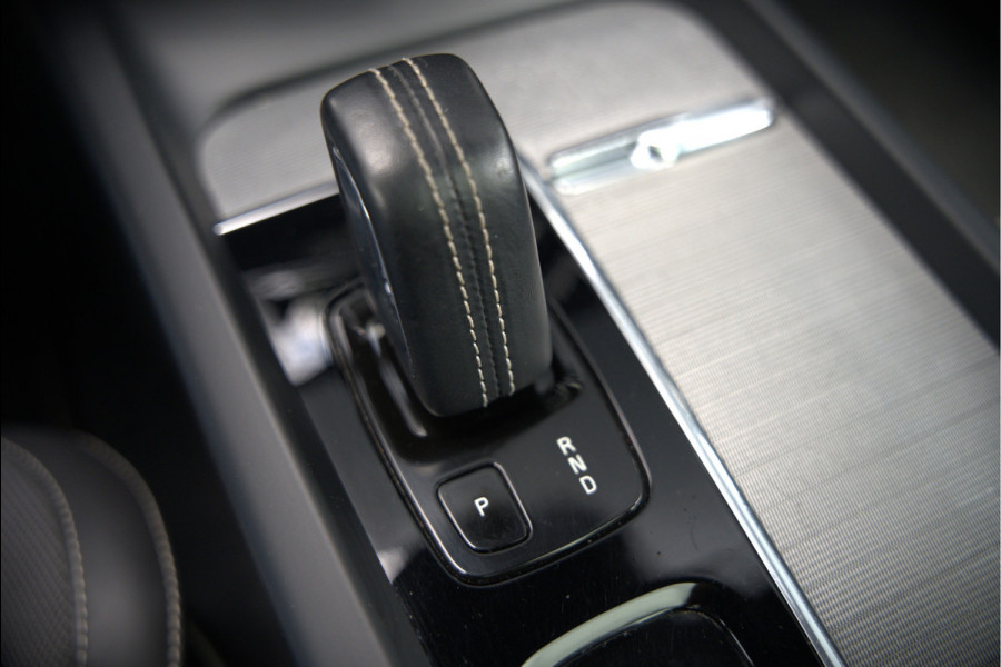 Volvo V60 2.0 B3 R-Design | Panoramadak | Harman Kardon | Keyless | Elektrische Stoelen | Stuurverwarming | Stoelverwarming | Camera | Adaptive Cruise Control | Leer | LED | DAB | Parkeensensoren