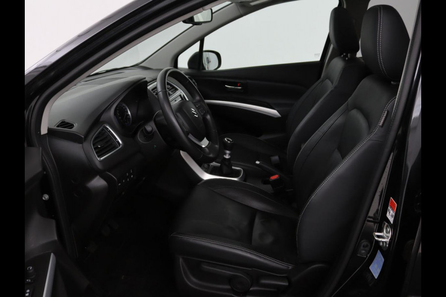 Suzuki S-Cross 1.4 Boosterjet Stijl Smart Hybrid | Panoramadak | Leder | Trekhaak | Stoelverwarming | Adaptive cruise | Full LED