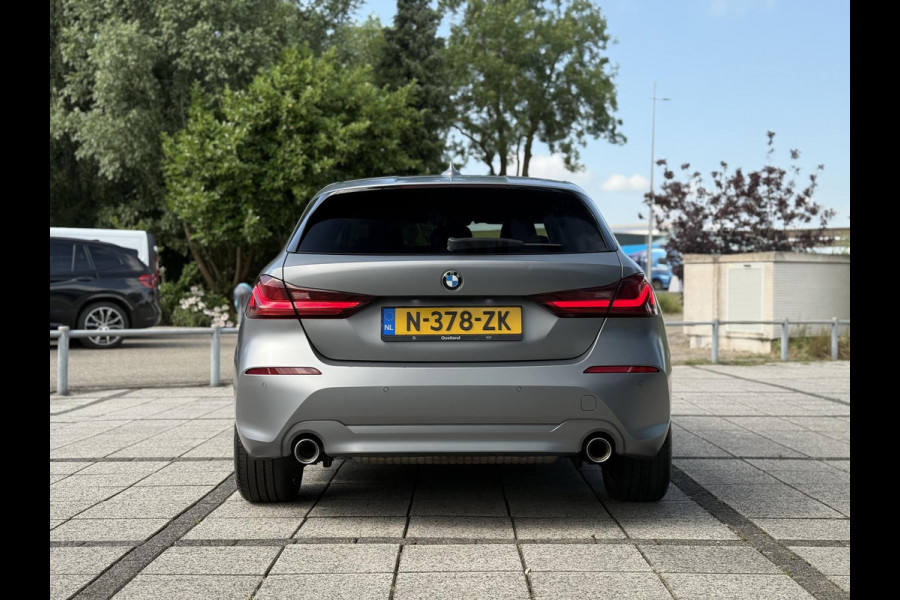 BMW 1-serie 120i Aut. Business Ed. | Navi | BMW-Individual | Led |