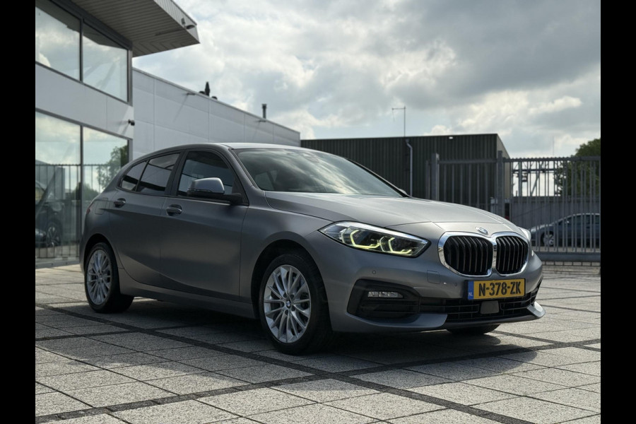 BMW 1-serie 120i Aut. Business Ed. | Navi | BMW-Individual | Led |