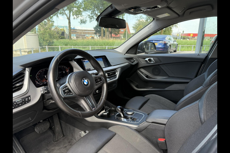 BMW 1-serie 120i Aut. Business Ed. | Navi | BMW-Individual | Led |
