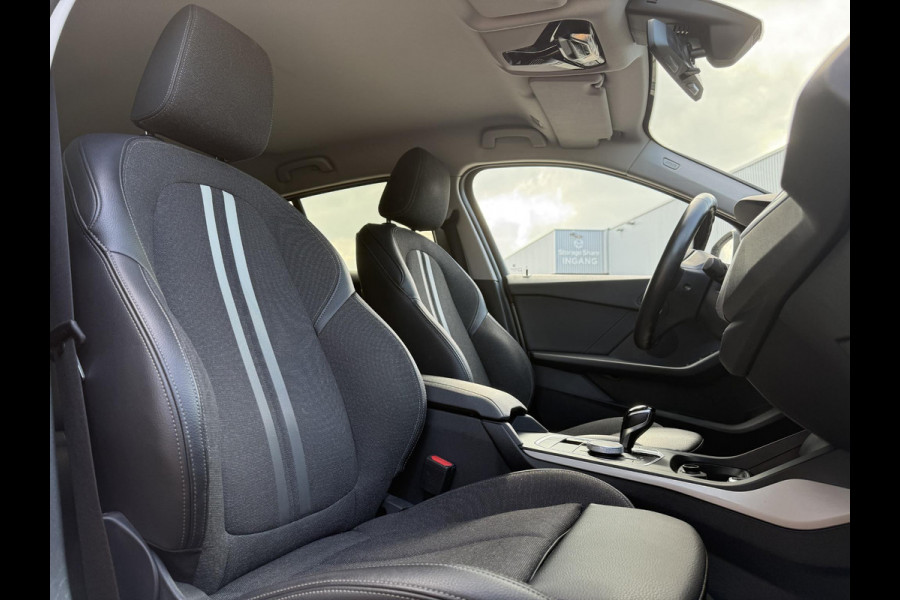 BMW 1-serie 120i Aut. Business Ed. | Navi | BMW-Individual | Led |