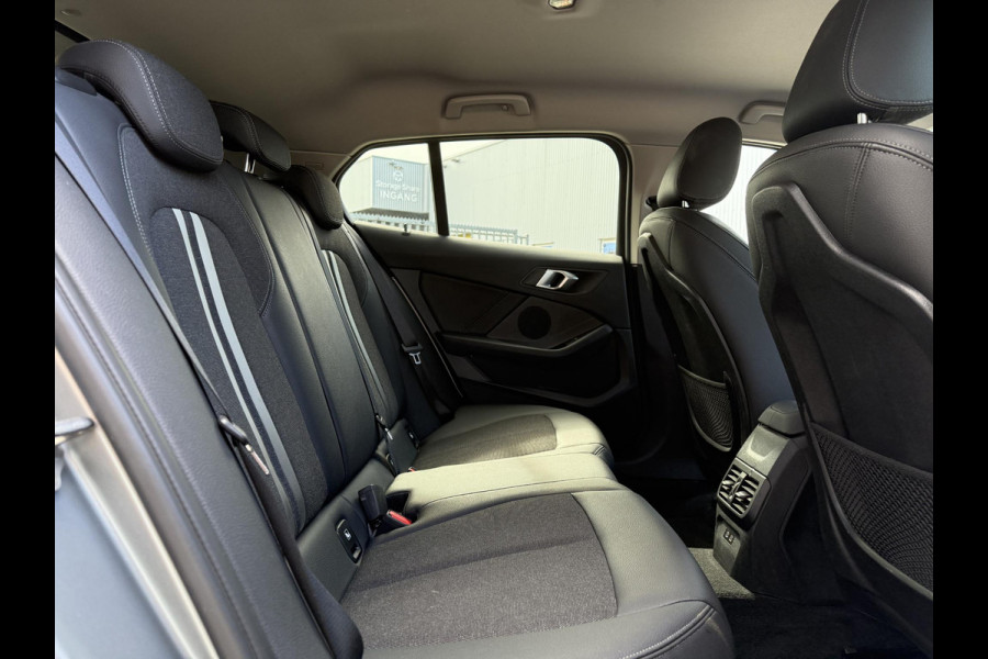 BMW 1-serie 120i Aut. Business Ed. | Navi | BMW-Individual | Led |