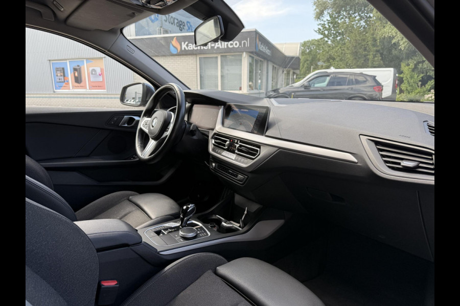 BMW 1-serie 120i Aut. Business Ed. | Navi | BMW-Individual | Led |