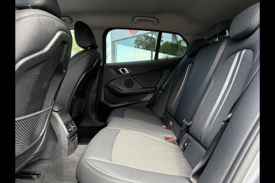 BMW 1-serie 120i Aut. Business Ed. | Navi | BMW-Individual | Led |