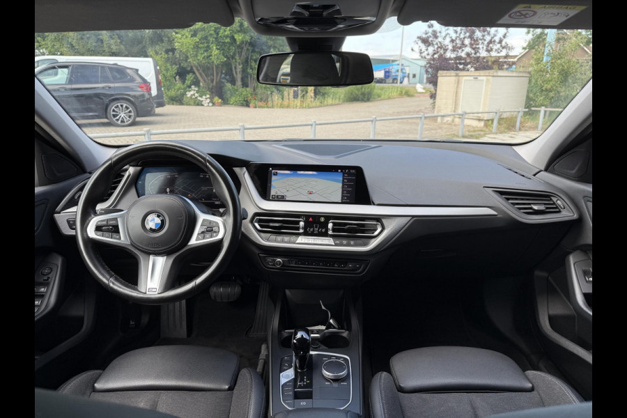 BMW 1-serie 120i Aut. Business Ed. | Navi | BMW-Individual | Led |
