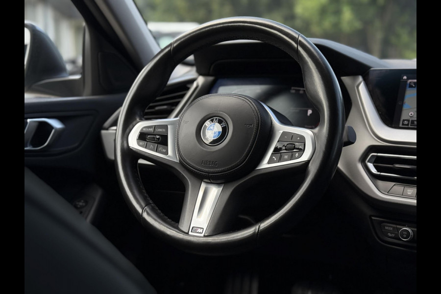 BMW 1-serie 120i Aut. Business Ed. | Navi | BMW-Individual | Led |
