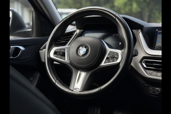 BMW 1-serie 120i Aut. Business Ed. | Navi | BMW-Individual | Led |