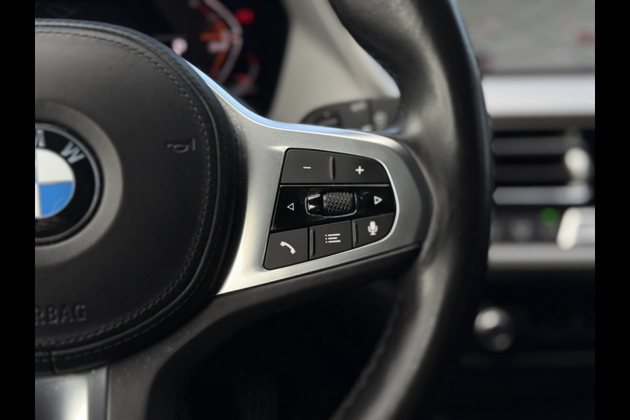 BMW 1-serie 120i Aut. Business Ed. | Navi | BMW-Individual | Led |