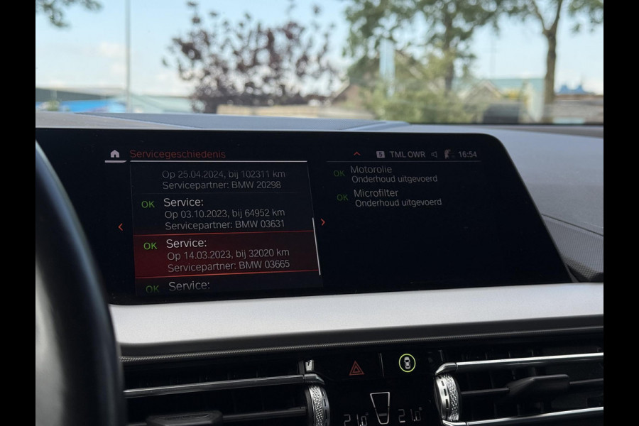 BMW 1-serie 120i Aut. Business Ed. | Navi | BMW-Individual | Led |