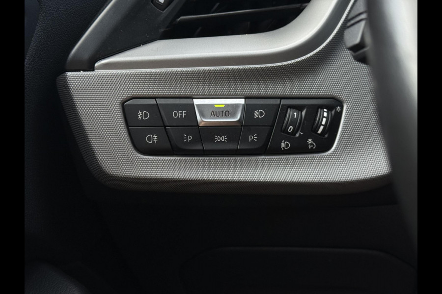 BMW 1-serie 120i Aut. Business Ed. | Navi | BMW-Individual | Led |