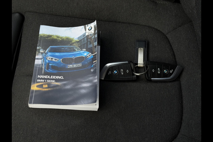 BMW 1-serie 120i Aut. Business Ed. | Navi | BMW-Individual | Led |