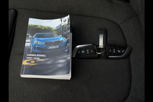 BMW 1-serie 120i Aut. Business Ed. | Navi | BMW-Individual | Led |