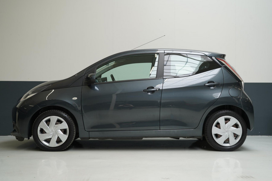 Toyota Aygo 1.0 VVT-i x-play | Airconditioning | Apple Carplay | Achteruitrijcamera | 5-deurs