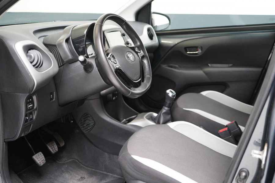 Toyota Aygo 1.0 VVT-i x-play | Airconditioning | Apple Carplay | Achteruitrijcamera | 5-deurs