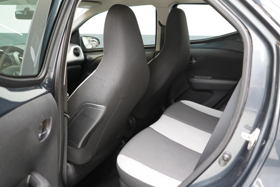 Toyota Aygo 1.0 VVT-i x-play | Airconditioning | Apple Carplay | Achteruitrijcamera | 5-deurs