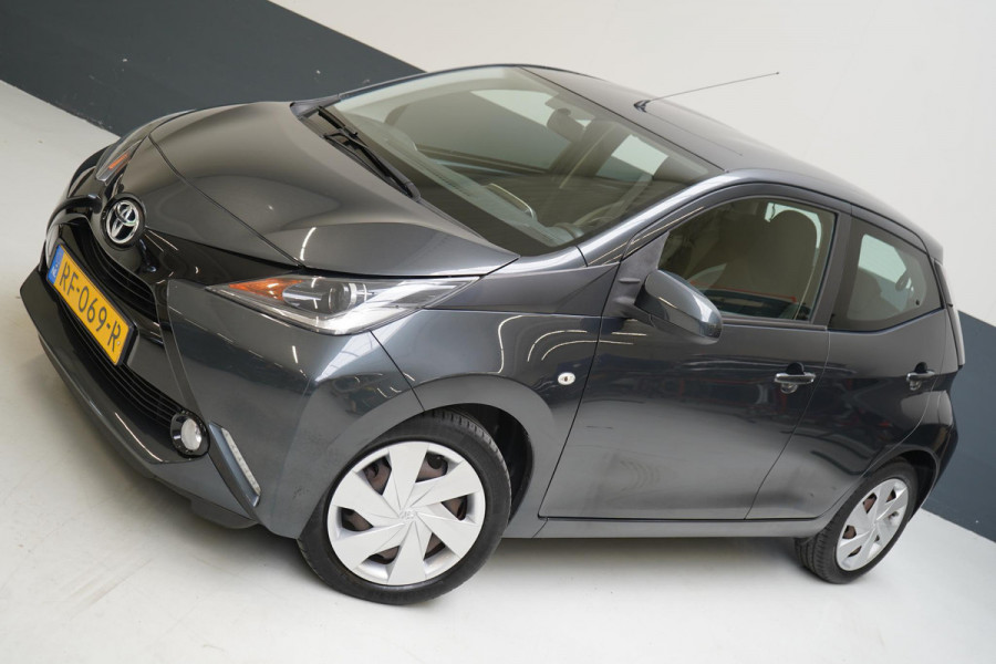 Toyota Aygo 1.0 VVT-i x-play | Airconditioning | Apple Carplay | Achteruitrijcamera | 5-deurs