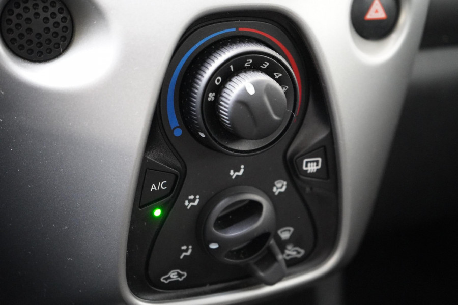 Toyota Aygo 1.0 VVT-i x-play | Airconditioning | Apple Carplay | Achteruitrijcamera | 5-deurs