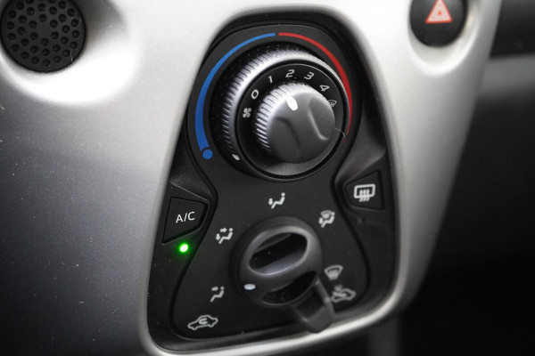Toyota Aygo 1.0 VVT-i x-play | Airconditioning | Apple Carplay | Achteruitrijcamera | 5-deurs