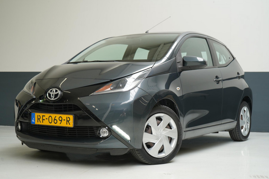 Toyota Aygo 1.0 VVT-i x-play | Airconditioning | Apple Carplay | Achteruitrijcamera | 5-deurs