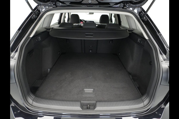 Volkswagen GOLF Variant 1.5 eTSI 130pk DSG Life Navigatie Pdc Clima Acc 102