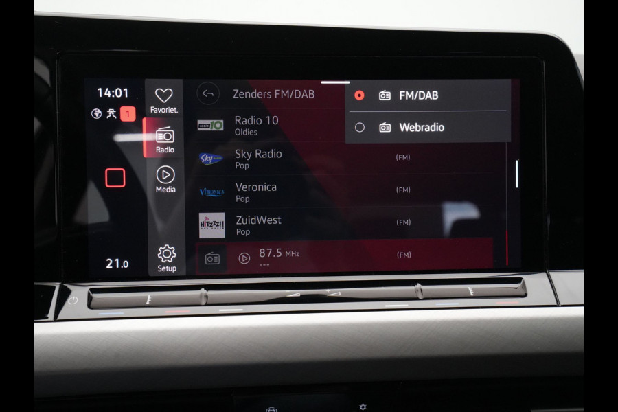 Volkswagen GOLF Variant 1.5 eTSI 130pk DSG Life Navigatie Pdc Clima Acc 102