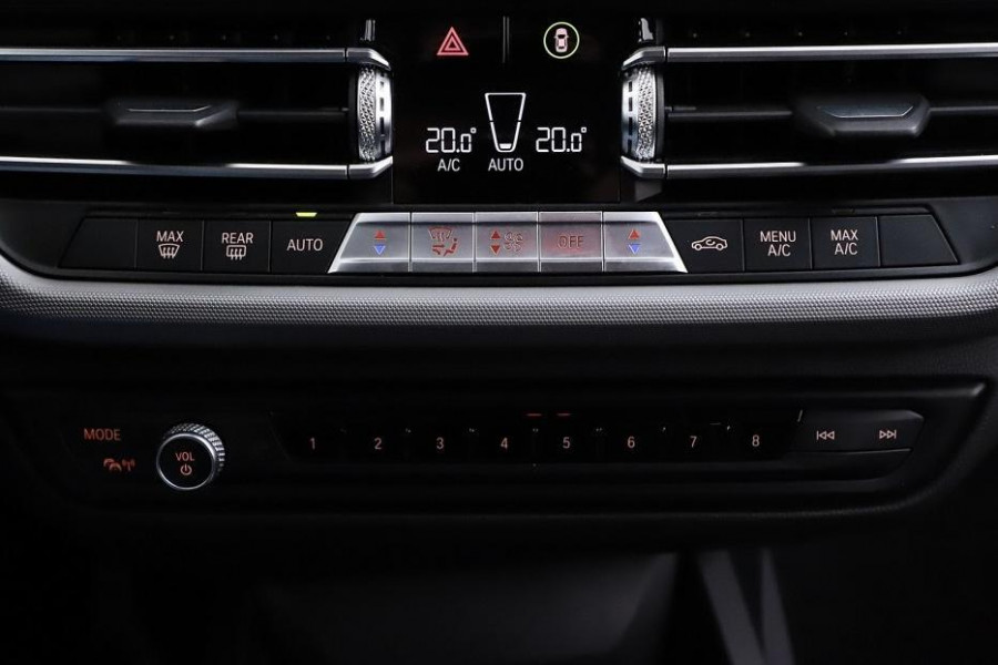 BMW 1-serie 118i Sport Black Edition Navi Cruise CarPlay NAP