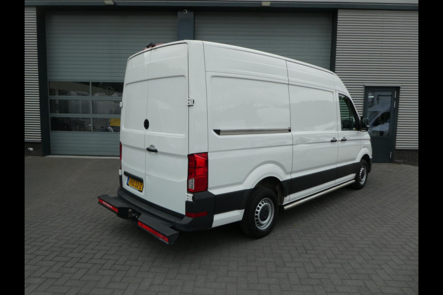 Volkswagen Crafter 35 2.0 TDI 180 pk L3H3 ( L2H2) airco, apple carplay ,camera ,trekhaak