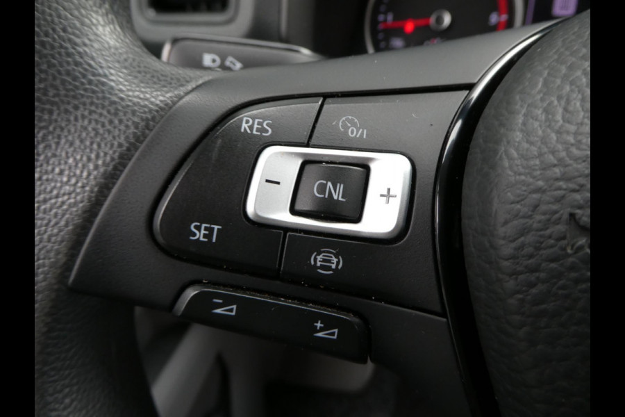 Volkswagen Crafter 35 2.0 TDI 180 pk L3H3 ( L2H2) airco, apple carplay ,camera ,trekhaak