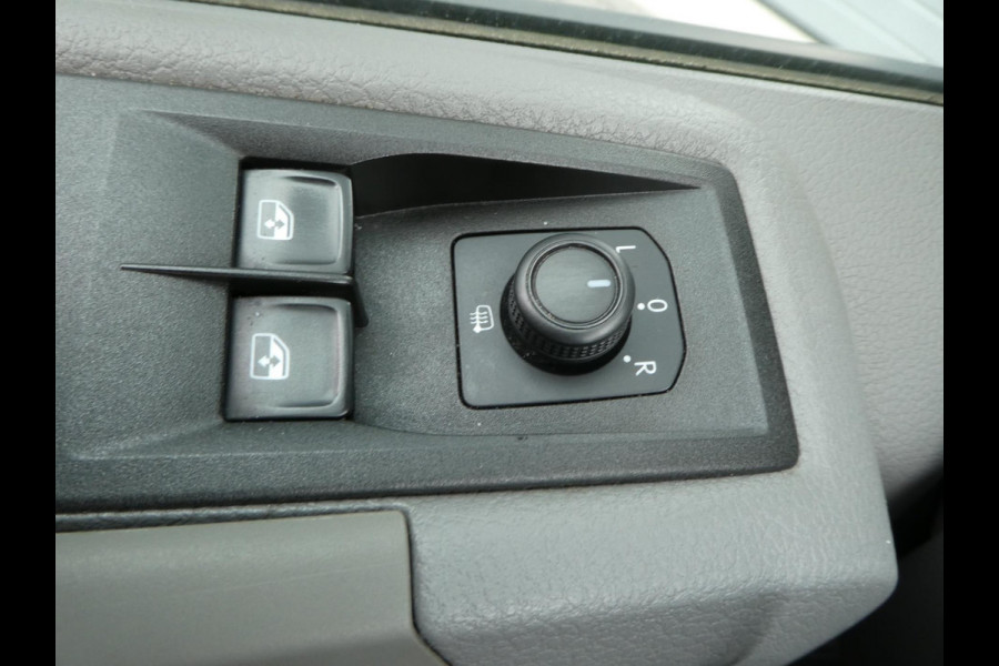 Volkswagen Crafter 35 2.0 TDI 180 pk L3H3 ( L2H2) airco, apple carplay ,camera ,trekhaak