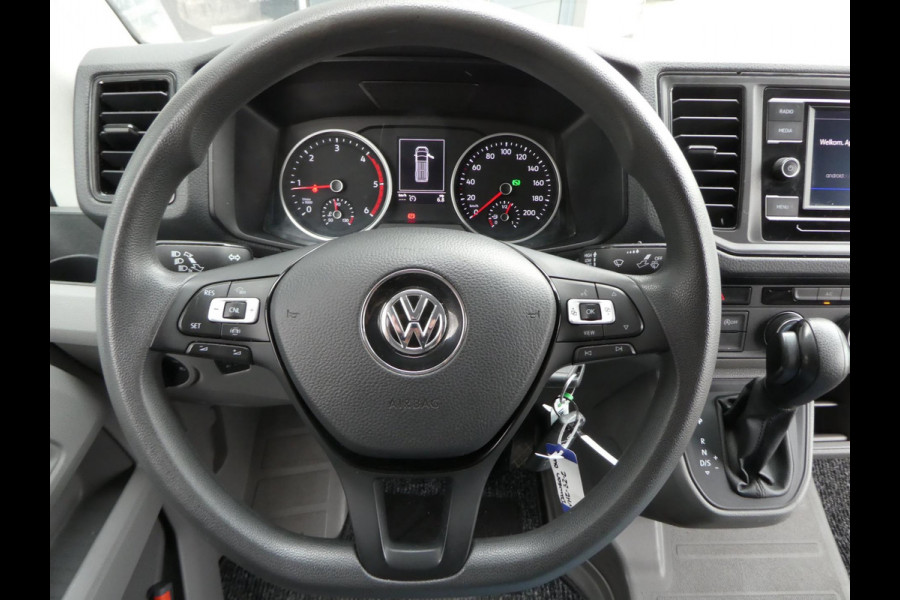 Volkswagen Crafter 35 2.0 TDI 180 pk L3H3 ( L2H2) airco, apple carplay ,camera ,trekhaak
