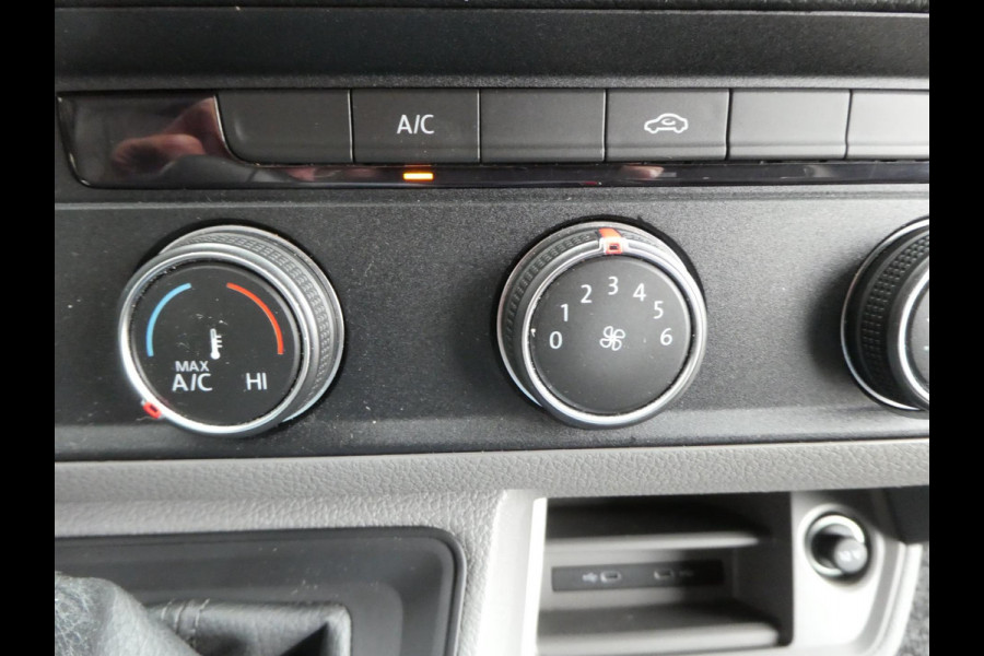 Volkswagen Crafter 35 2.0 TDI 180 pk L3H3 ( L2H2) airco, apple carplay ,camera ,trekhaak