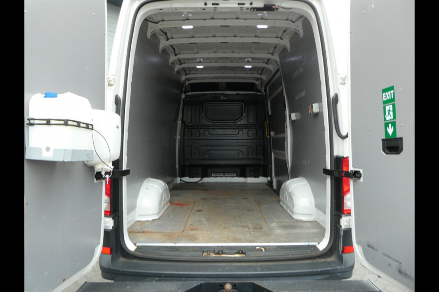 Volkswagen Crafter 35 2.0 TDI 180 pk L3H3 ( L2H2) airco, apple carplay ,camera ,trekhaak