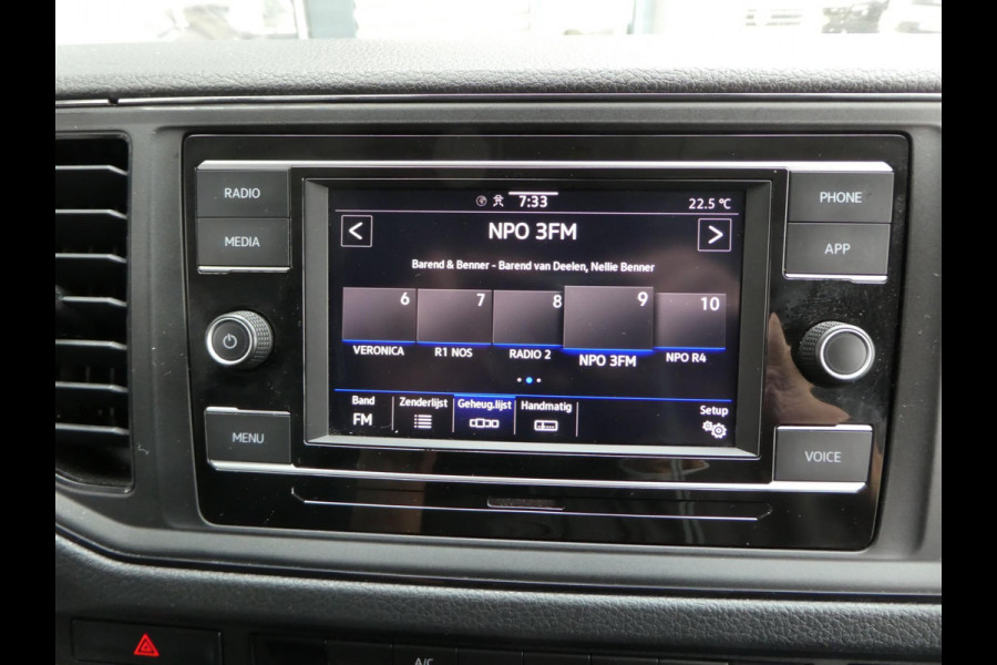 Volkswagen Crafter 35 2.0 TDI 180 pk L3H3 ( L2H2) airco, apple carplay ,camera ,trekhaak