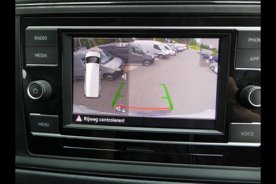 Volkswagen Crafter 35 2.0 TDI 180 pk L3H3 ( L2H2) airco, apple carplay ,camera ,trekhaak