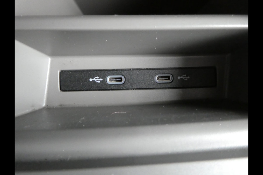Volkswagen Crafter 35 2.0 TDI 180 pk L3H3 ( L2H2) airco, apple carplay ,camera ,trekhaak